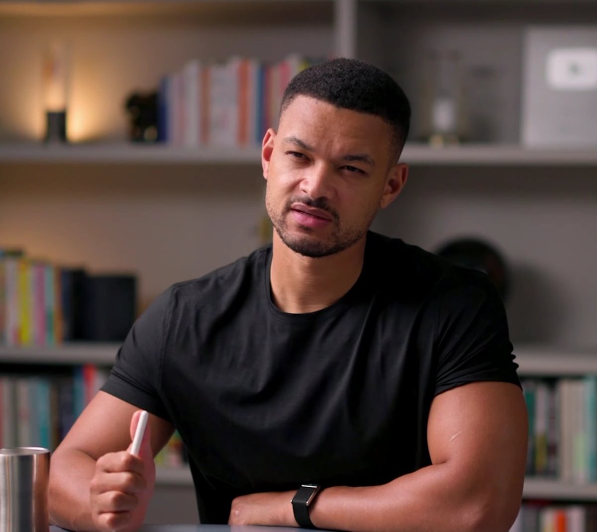 ‼️BOMBÁSTICA THREAD 🧵 COM UM DOS  MAIORES ESPECIALISTAS FITOTERÁPICOS DO SISTEMA SOLAR: Dr SIMON MILLS🔥‼️

O Dr. Simon Mills é o maior especialista em medicina herbal do mundo.

Ele acaba de revelar 5 ingredientes comuns de cozinha que funcionam melhor do que medicamentos