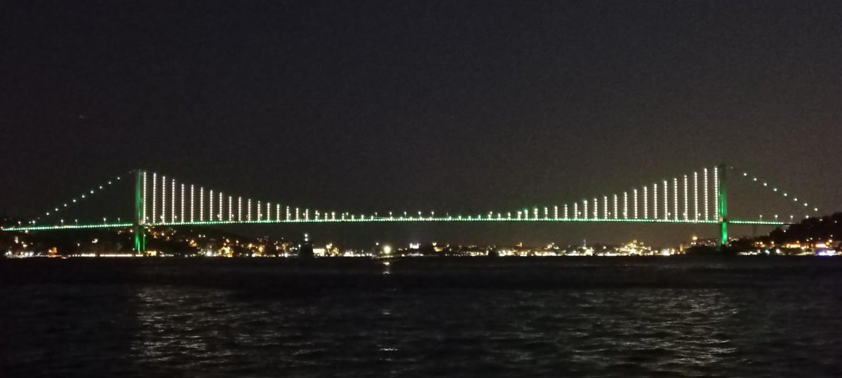 #Istanbul bridges on Bosphorus linking Asia with Europe illuminated in 🇵🇰 flag colours on #PakistanIndependenceDay‼️

Asya'yı Avrupa'ya bağlayan İstanbul köprüleri Pakistan bayrağı renkleriyle ışıklandırıldı ‼️
