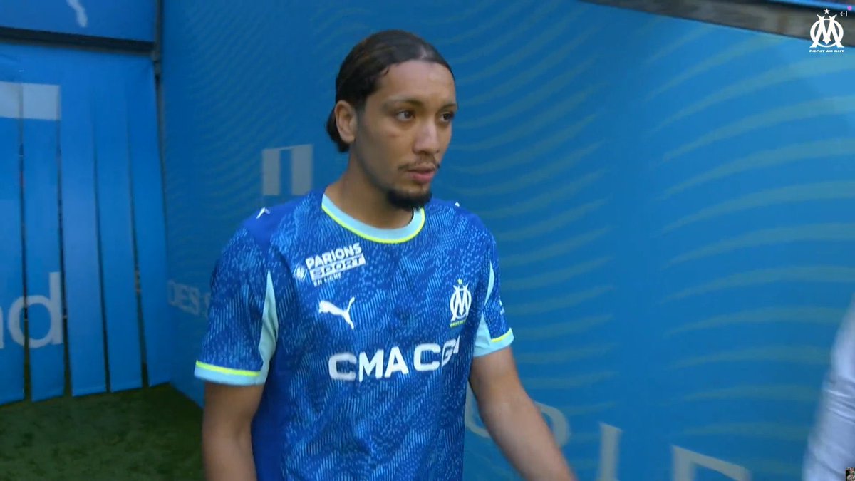 khvlil14's tweet photo. 🔵⚪ Nouvelle saison, nouvelle aventure !
Mon « OM Propagande » version 25/26 est lancée.
IGOR PAIXÃO rejoint la légendaire #TeamKHALIL aux côtés de BALERDI et NADIR. 💥
#TeamOM | #Surtouslesfronts https://t.co/bHijlvA6NR