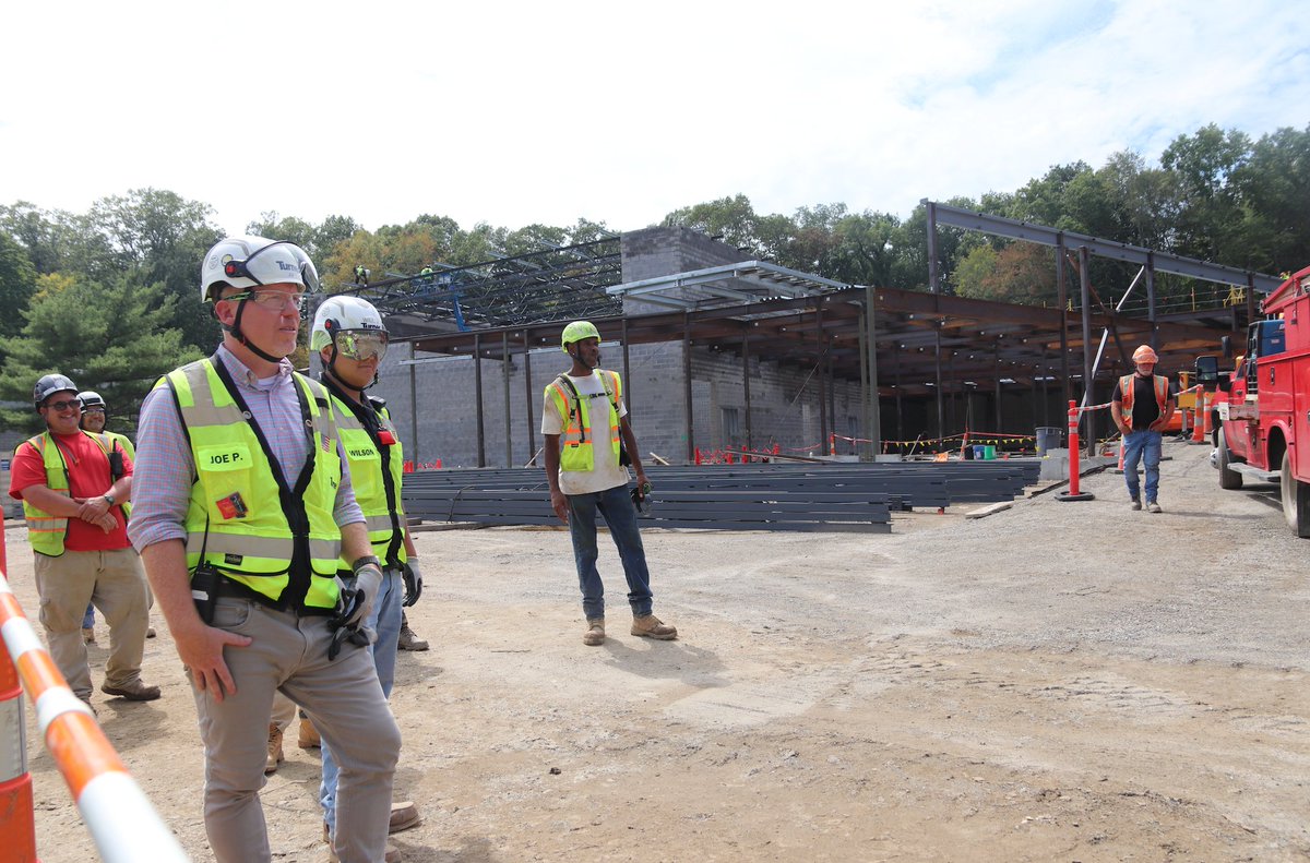 Central Middle School's topping off ceremony marked a milestone for  the“biggest capital project ever in the Town of Greenwich”  Go Cougars!  bit.ly/4fDhiOY