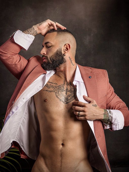 Watch Gus's leaked NSFW photo on TwXstars