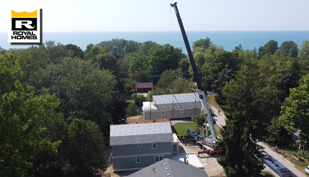 RoyalHomesCan's tweet image. A wonderful delivery in Bayfield!

Four prefab modules make a custom 2-storey cottage for our clients Ella &amp;amp; Paul! Plenty of room for 7 grandkids to stay over.

Finishing work has begun!

#custombuilder #modular #since1971 

🏡🇨🇦🔨 royalhomes.com/locations/

1-800-265-3083