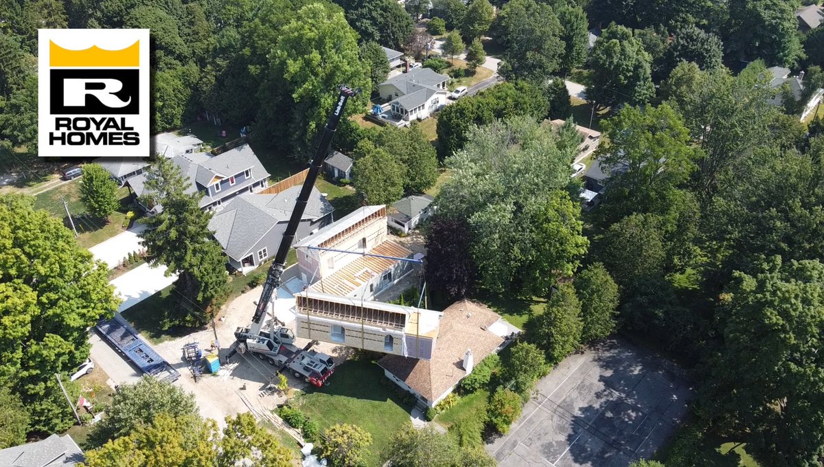RoyalHomesCan's tweet image. A wonderful delivery in Bayfield!

Four prefab modules make a custom 2-storey cottage for our clients Ella &amp;amp; Paul! Plenty of room for 7 grandkids to stay over.

Finishing work has begun!

#custombuilder #modular #since1971 

🏡🇨🇦🔨 royalhomes.com/locations/

1-800-265-3083