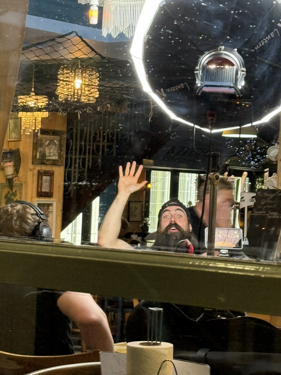 What a fab suprise seeing the legend <a href="/beardmeatsfood/">Beard Meats Food</a> in #southport today. 
Thanks for waving 👋 <a href="/zag02000/">Zag0</a> and i look forward to seeing vid on Sunday 😜