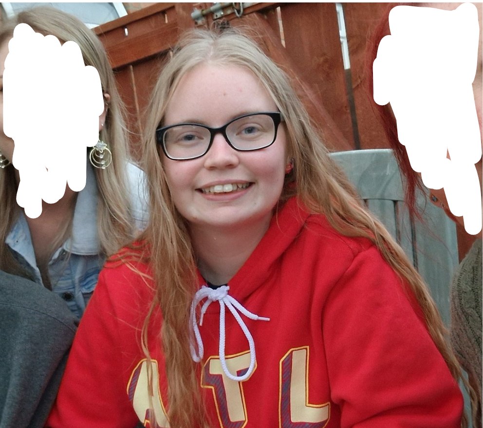 whisperwoIf's tweet image. 2015 vs 2025

so this has taught me that not only have i not changed at all in 10 years but also that i only have three pictures of myself from this year and they&apos;re all bad