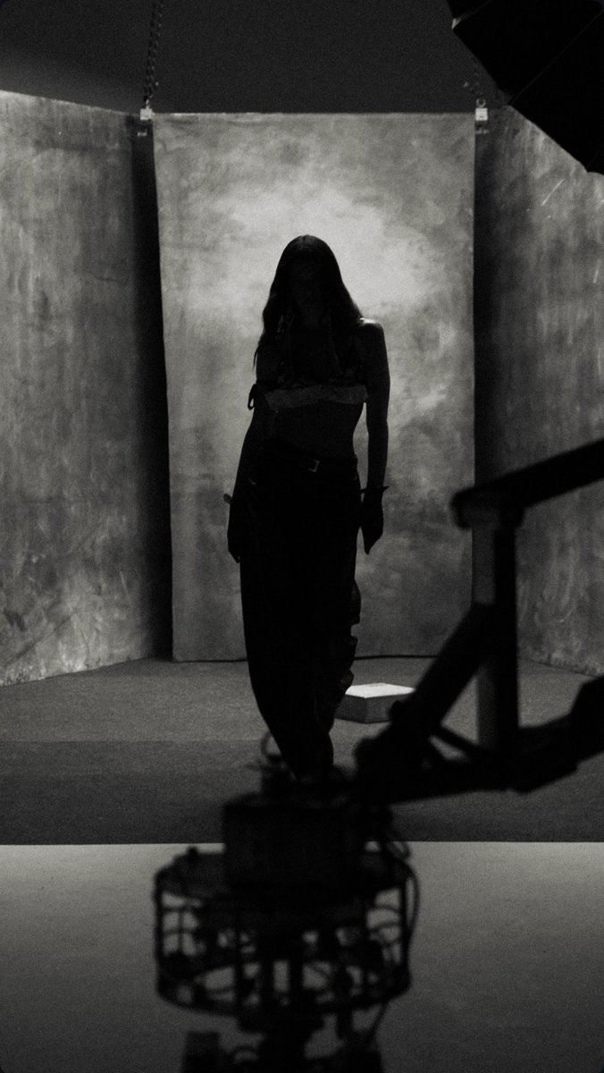 brunamarchive's tweet photo. Backstage da campanha “Born in 1995” com Bruna Marquezine! https://t.co/beBRhCjT7v