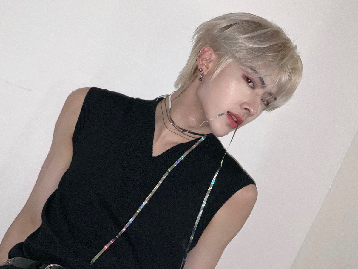 cuntygyubrik's tweet photo. who's older : him
who's taller : him
who's more shy : me
who's funnier : him AND me
who's sensitive : me 
who's annoying : never rik
who's caring : him
who's flirty : BOTH If it’s gyuvin.

reply for an idol hai https://t.co/VJkN8qFY2d