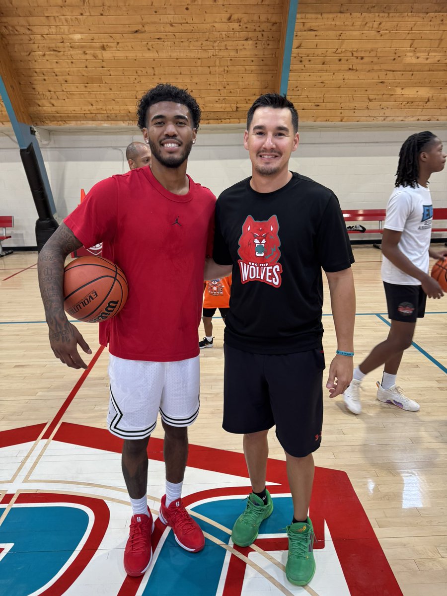 CoachChrisPerez's tweet photo. Big thanks to @Donovandent1 for coming to workouts and runs at ABC! I appreciate the excitement and joy he brought to Lobo Nation! #GoLobos #CEN10 https://t.co/5uERU24FLa
