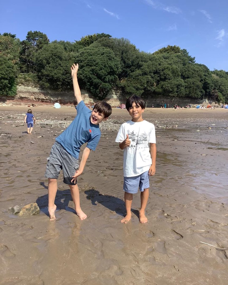 AcornsActionPak's tweet photo. Our 9-10s and 10-11s had a fantastic time at Barry Island earlier this week. From paddling in the sea, exploring the rock pools to trying their luck at the funfair games. https://t.co/OB8XLZt67U