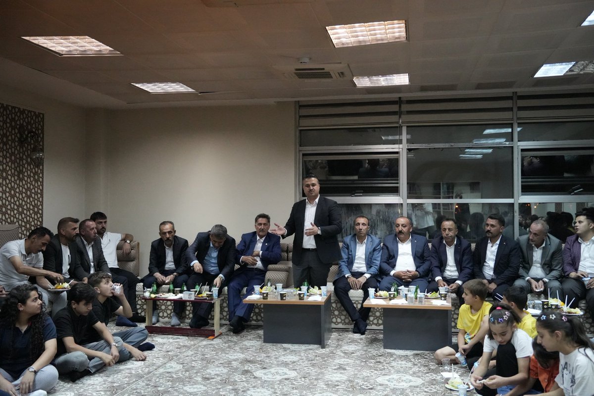 BurhanYASAR30's tweet photo. 📍 Yüksekova – Hakkâri

AK Parti Hakkâri İl Koordinatörümüz Sayın Bahattin Yıldız ve teşkilat mensuplarımızla birlikte, AK Gençlik Yüksekova tarafından düzenlenen Gençlik Buluşmasına iştirak ettik.

Geleceğimize yön verecek, enerjisi ve vizyonuyla Türkiye Yüzyılı’na damga vuracak genç kardeşlerimizle bir araya gelerek, ortak hedeflerimizi ve fikirlerimizi paylaştık.
Türkiye Yüzyılı, gençliğin yüzyılı olacak! 🇹🇷

@RTErdogan 
@Akparti 
@abuyukgumus @MustafaAlkayis
@Recep_ayd25
@byildiz63
@KayaZeydin 
#Yüksekova #AKGençlik #AKParti24Yaşında
