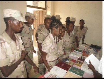 Girmay Hailemariam (@girmayhail47267) on Twitter photo Image avec texte : « Service militaire à vie = esclavage moderne »
Texte : En #Eritrea, des jeunes passent leur vie entière sous uniforme, sans liberté. #EndSlaveryInEritrea
#BlueRevolution
#TransnationalRepression #Eritrea #NoMorePFDJTerror🙅🏾♀️
#JusticeNow
<a href="/UN/">United Nations</a> <a href="/IS_HumanRights/">International Society for Human Rights</a> Image avec texte : « Service militaire à vie = esclavage moderne »
Texte : En #Eritrea, des jeunes passent leur vie entière sous uniforme, sans liberté. #EndSlaveryInEritrea
#BlueRevolution
#TransnationalRepression #Eritrea #NoMorePFDJTerror🙅🏾♀️
#JusticeNow
<a href="/UN/">United Nations</a> <a href="/IS_HumanRights/">International Society for Human Rights</a>