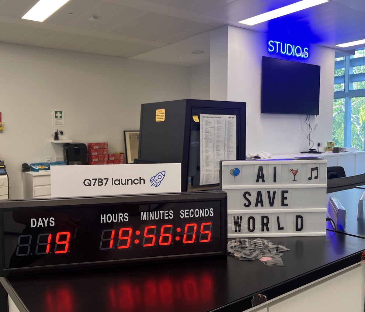 EdSarno's tweet photo. Classic work bants 🤓 https://t.co/mIfrPZtzw7