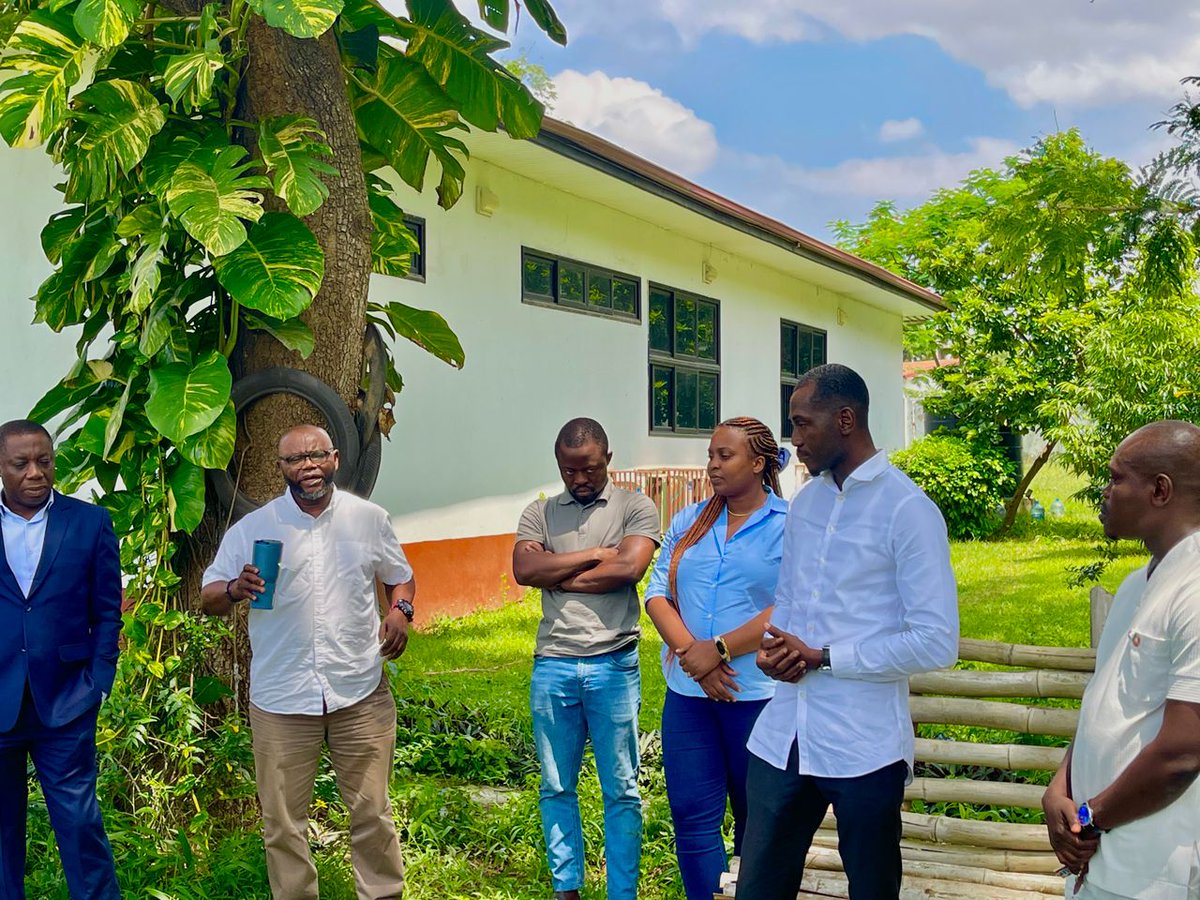 C3SS_LEGON's tweet photo. Awuku Makafui, one of our students from the Class of 2024/25, is on a mission to give plastic waste a second life. From desks to roofing sheets, Makafui transforms discarded plastics into incredible, useful products. He donated to the Centre a beautifully crafted three-in-one https://t.co/ATzA5dk80K