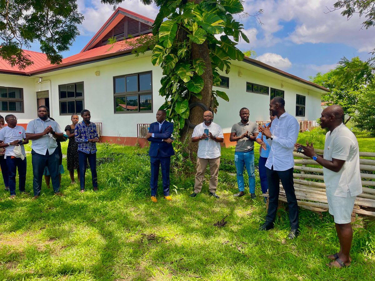 C3SS_LEGON's tweet photo. Awuku Makafui, one of our students from the Class of 2024/25, is on a mission to give plastic waste a second life. From desks to roofing sheets, Makafui transforms discarded plastics into incredible, useful products. He donated to the Centre a beautifully crafted three-in-one https://t.co/ATzA5dk80K