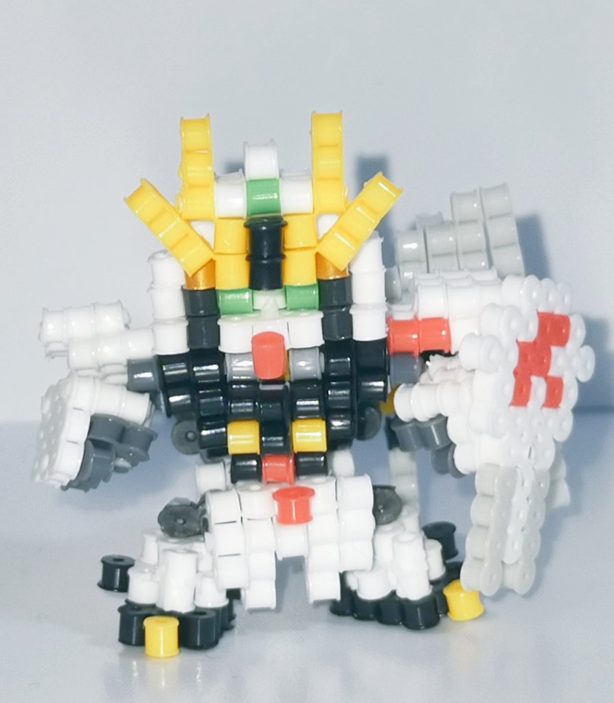 HK88262971's tweet photo. #スパロボ #アイロンビーズ #ドット絵 #pixelart #ニューガンダム #スパロボY
ニューガンダム、ギブバース✨ フィンファンネル１個１個作るの時間かかったー^^; 全部折りたためるし、くっつくんだぜぃ(*^^)v https://t.co/VN7NPN5qQd