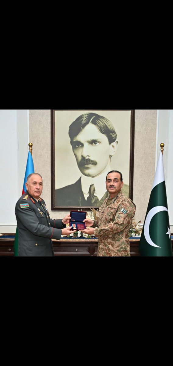 p_naseemkhan's tweet photo. پاکستان کے لیے ایک اور اعزاز 🇵🇰
فیلڈ مارشل عاصم منیر کو آذربائیجان نے اپنا اعلیٰ ’’پیٹریاٹک وار میڈل برائے سروسز ان دی فیلڈ آف ملٹری کوآپریشن" عطا کر دیا۔۔!!
🦅💫🇵🇰⚔️✊❤
#OperationBunyanulMarsoos
#TeamPDC
#ISPRUpdates
#PakistanDefenseCommandos https://t.co/qpU0pm6n7h