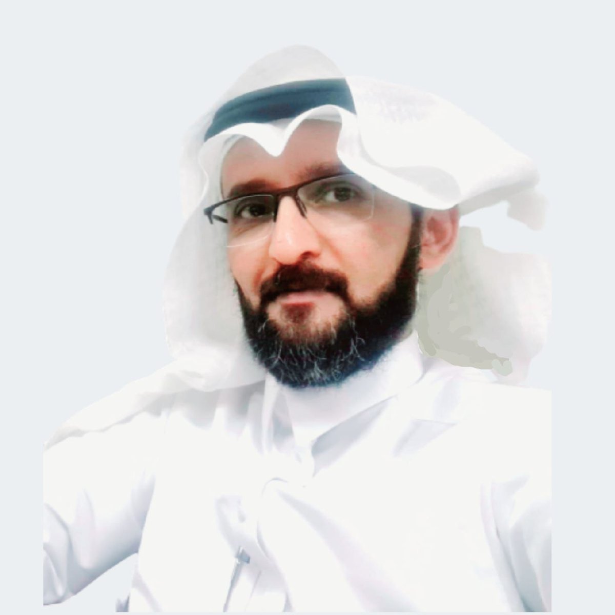 صحيفة غراس (@ghranchannel) on Twitter photo كنت أتمشى بين أروقة معرض قديم، أراقب التحف كأنها بقايا أرواح تنبض بحكاياتها ، في زاوية شبه مظلمة، لفتت انتباهي ساعة نحاسية ضخمة ..
#مقال بقلم: إبراهيم بن عبدالله الشريف⬇️
.
ghrannews.com/406419/
.
#صحيفة_غراس #مقالات <a href="/EbrahemAlshref/">إبراهيم الشريف</a> كنت أتمشى بين أروقة معرض قديم، أراقب التحف كأنها بقايا أرواح تنبض بحكاياتها ، في زاوية شبه مظلمة، لفتت انتباهي ساعة نحاسية ضخمة ..
#مقال بقلم: إبراهيم بن عبدالله الشريف⬇️
.
ghrannews.com/406419/
.
#صحيفة_غراس #مقالات <a href="/EbrahemAlshref/">إبراهيم الشريف</a>