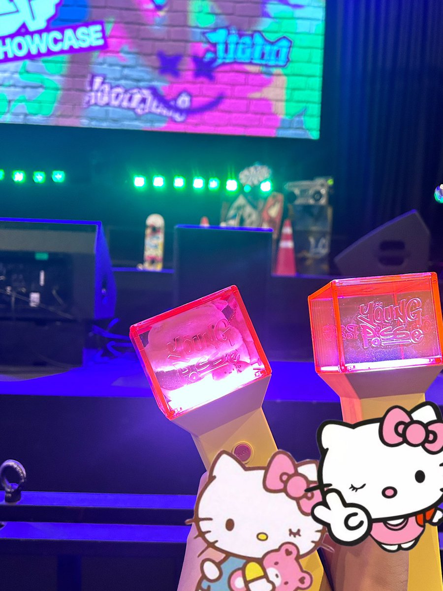 Oreo__1006's tweet photo. 🥰🥰🥰

 #YOUNGPOSSE_컴백 #FREESTYLE #땅에_닿겠어_테리_턱 #쿵치딱_객석위의_악당 https://t.co/CvUallpd2q