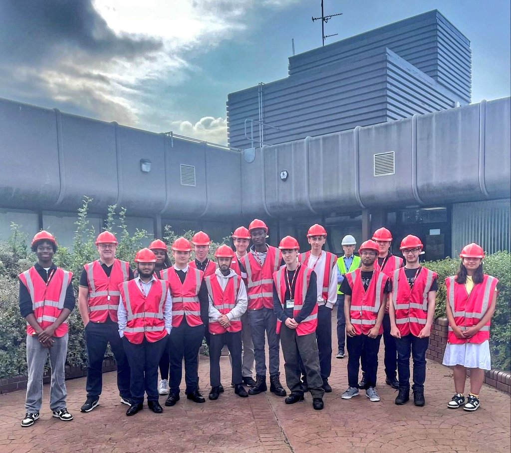 CraftyComputing's tweet photo. Having a great week so far supporting our @CyberFirstNE Horizons program with 50 Year 12s from the region. We have had some  amazing sessions from @north_biz Atom Bank @RTCNorth @BorgWarner and then today site visits at @WaterstonsLtd and at @NorthumbrianH2O #cyberfirsthorizons https://t.co/Pdd8bhQc8B