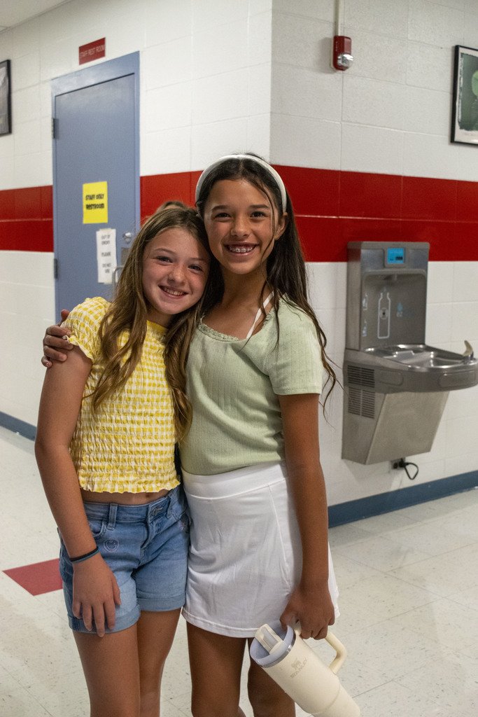 USD265_Goddard's tweet photo. Our students are back and ready to learn, and there are many people to thank for being the strong foundation that makes learning possible! Maintenance workers, bus driver, front office heroes, teachers, and more. Our students shine because of your dedication. Thank you! https://t.co/pKUVNnMCwF