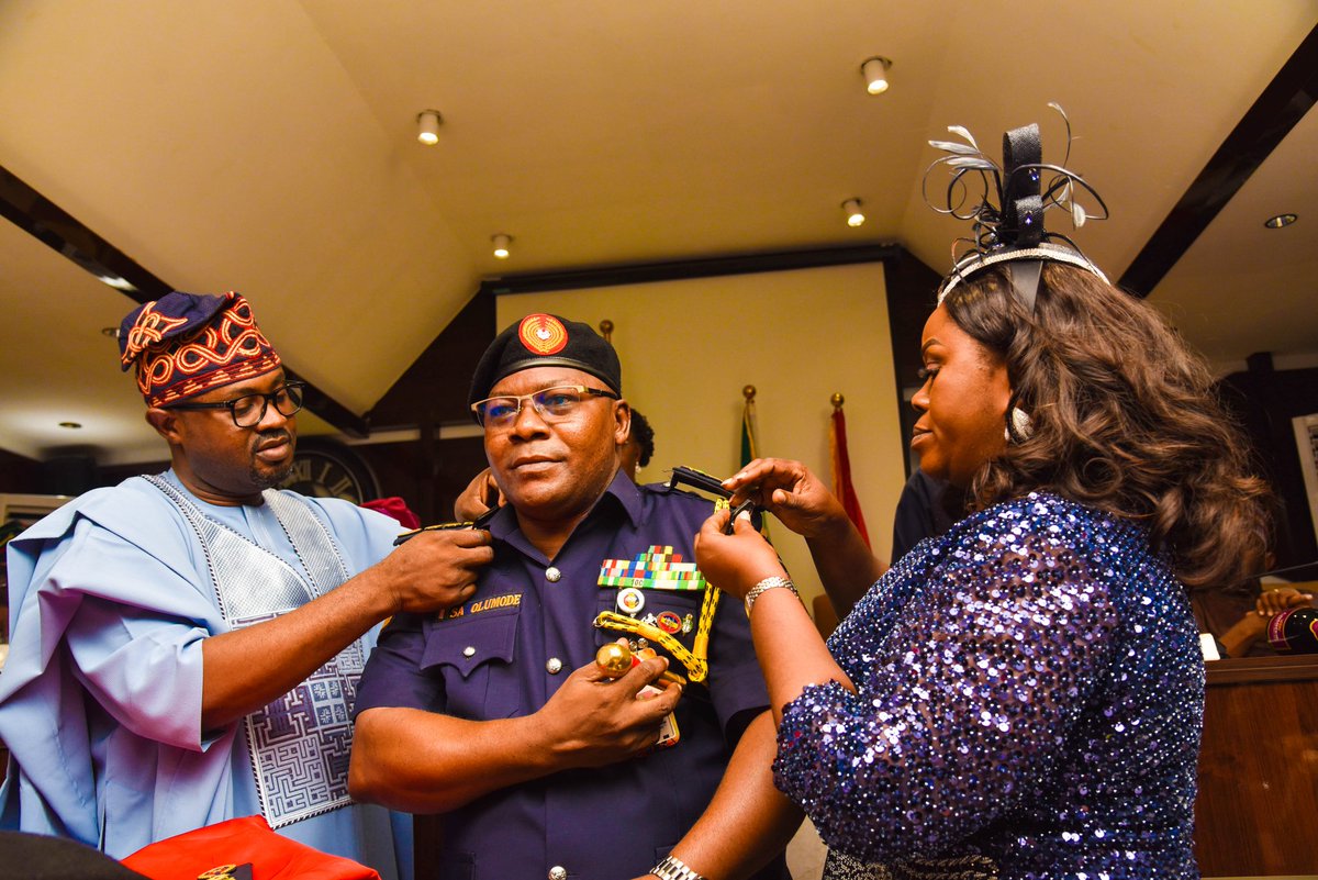 Fedfireng's tweet photo. CG Olumode Samuel Adeyemi has been officially decorated as Controller General of the Federal Fire Service by Hon. Minister @officialABTJ. Minister urged visionary leadership & swift reform of the FFS Act.
#FederalFireService #Nigeria"
https://t.co/x0MCz8hnIh https://t.co/neepWXG1RD