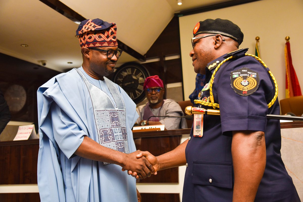Fedfireng's tweet photo. CG Olumode Samuel Adeyemi has been officially decorated as Controller General of the Federal Fire Service by Hon. Minister @officialABTJ. Minister urged visionary leadership & swift reform of the FFS Act.
#FederalFireService #Nigeria"
https://t.co/x0MCz8hnIh https://t.co/neepWXG1RD