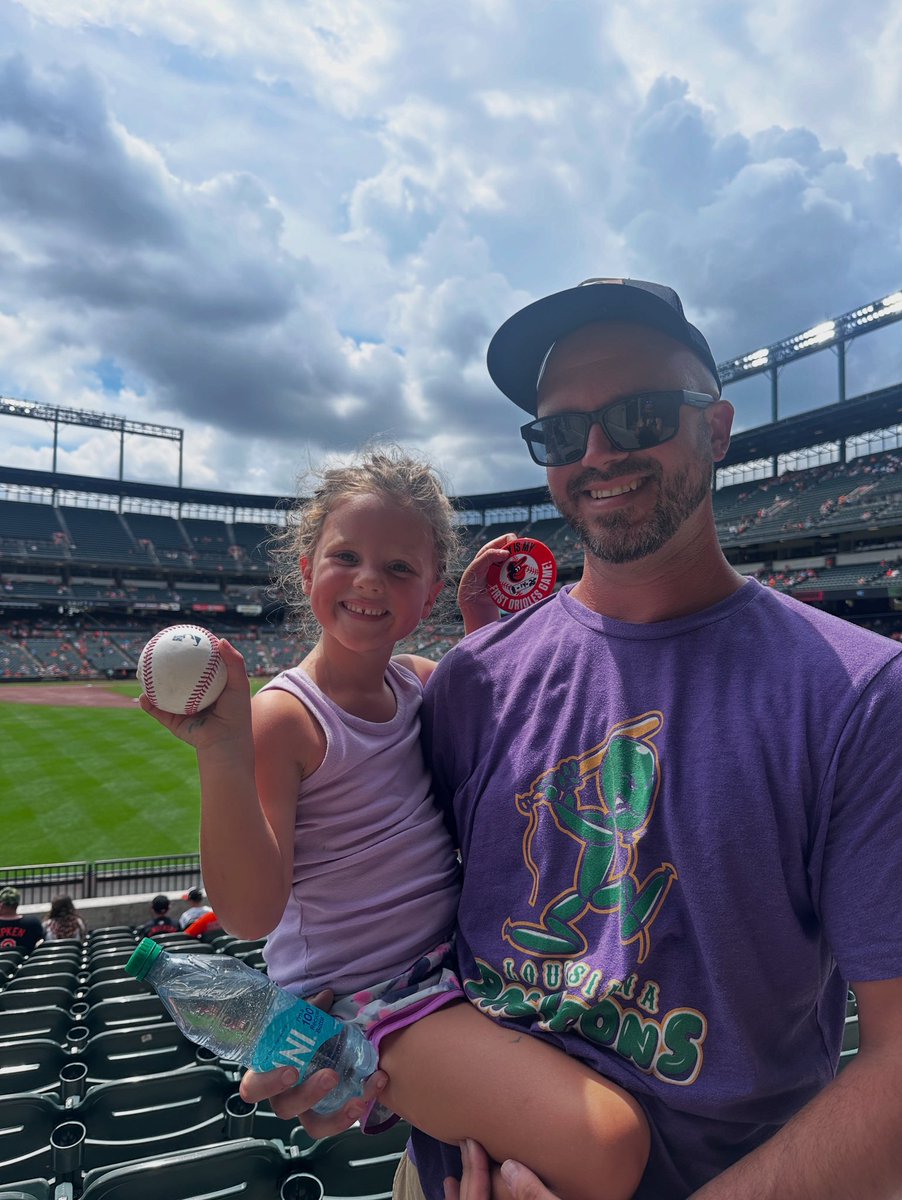 KP2212's tweet photo. Roadtrip to see a ballgame. Representing the Sox. Seemed like a good balloons day.  @Section10Pod https://t.co/vSCgLsdET8