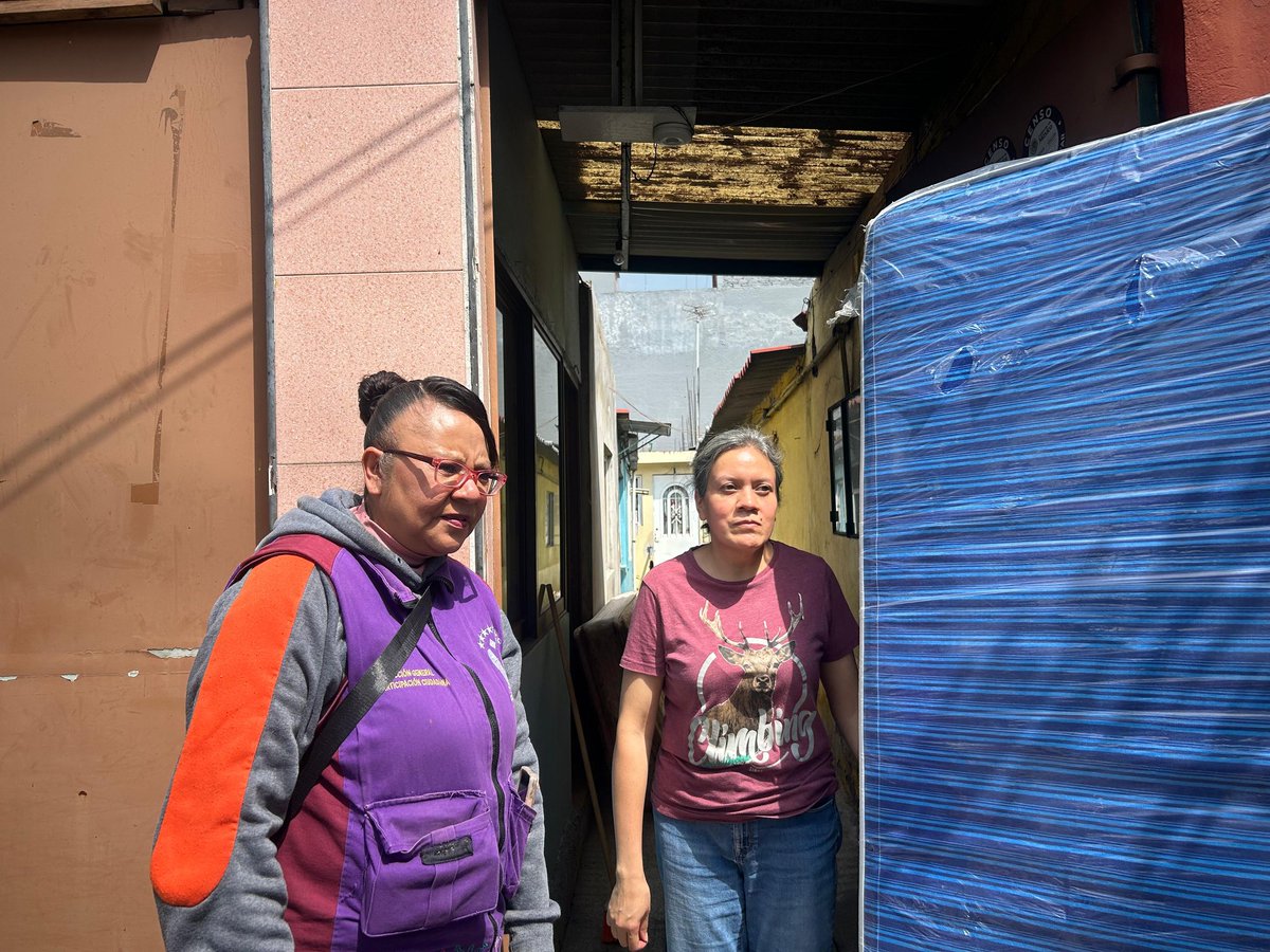evelyn_parraA's tweet photo. ☀️👋 Buenos días, vecinas y vecinos.
Seguimos trabajando y atendiendo en nuestras Mesas de Atención instaladas en distintas colonias afectadas por las lluvias atípicas, para brindar apoyo directo a quienes lo necesitan. 🌧🤝 #VCTrabaja #ApoyoALaComunidad #LluviasCDMX https://t.co/16dbZIbtKa