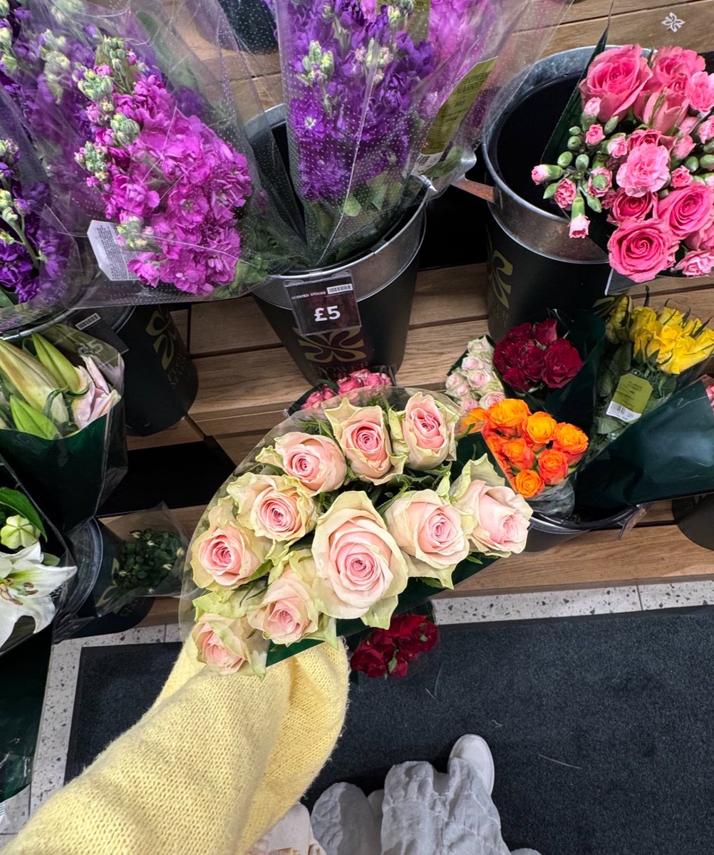 Simsim__10's tweet image. Okay friends let’s randomly support survival campaigns, especially the ones that are likely to receive nothing or barely a single donation in an entire week!