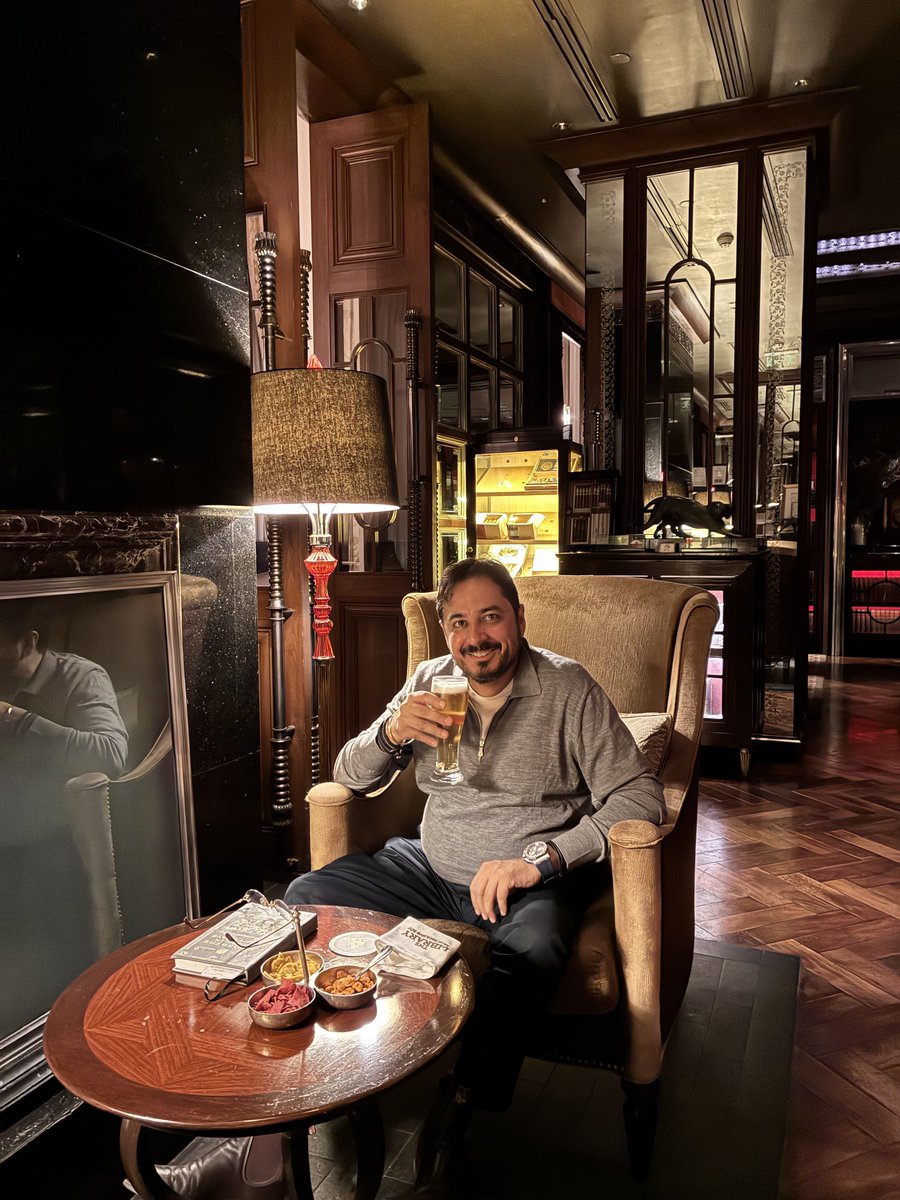 Ronmarkets2's tweet photo. Cheers no booze in #Delhi tomorrow because of Independence Day! ⁦@TheLeelaHotels⁩ #Librarybar https://t.co/PzsPAyygVx