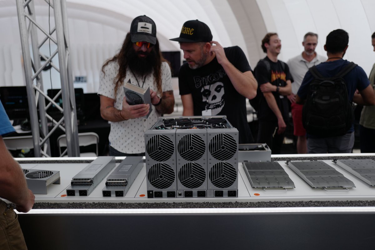 protomining's tweet photo. Live from the launch: Folks getting eyes and hands on Proto Rig for the first time.

🎥 Catch the keynote replay: https://t.co/5gMBxPnvc1