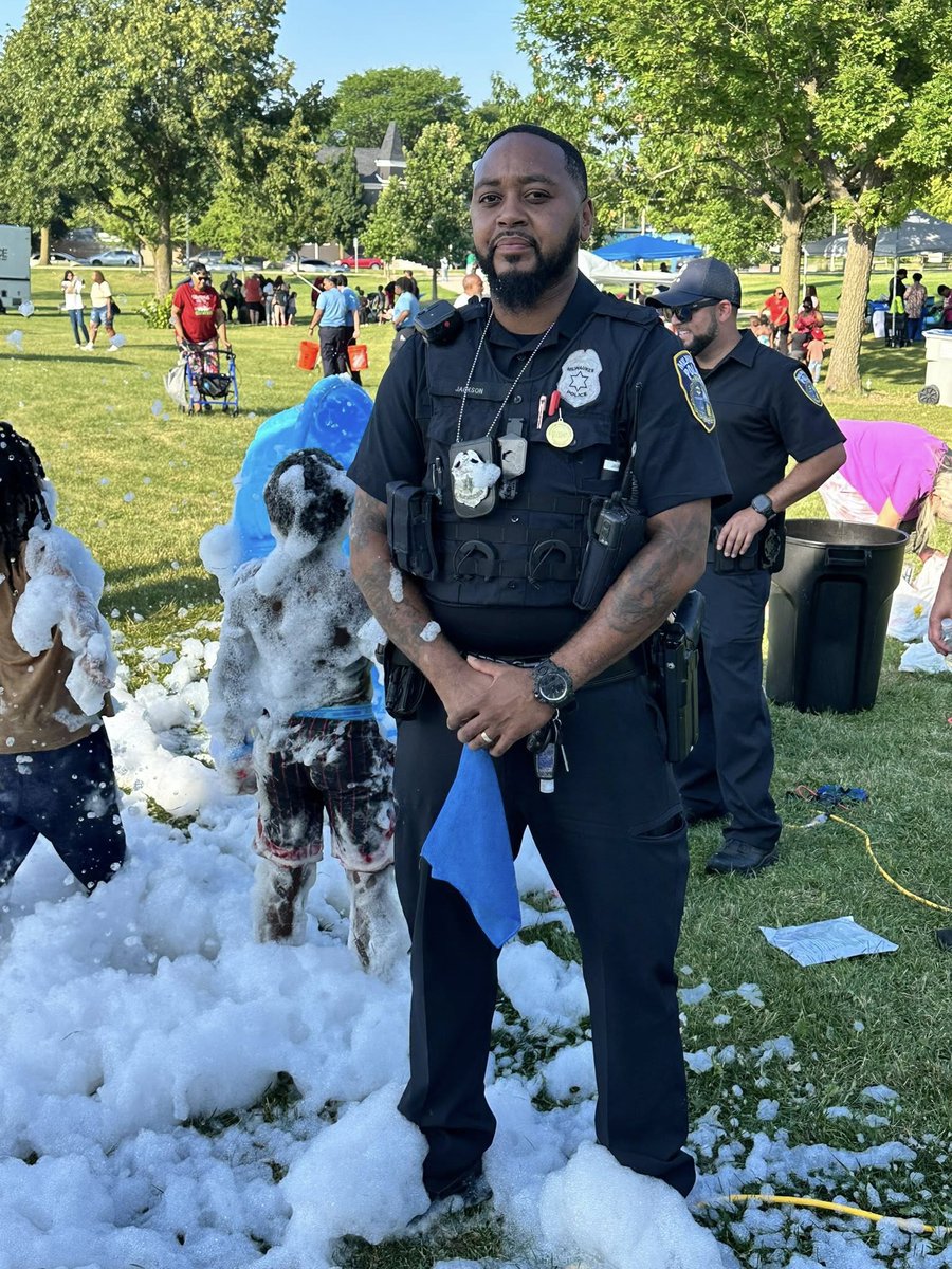 MilwaukeePolice's tweet photo. #MKEPD District 3 had a fantastic turnout for #NationalNightOut! #mkeocoe #2025nno #mke2025 #mkeoutreach #MPDDistrict3 #2025summer #mke #MKECommunity #MPDstrong https://t.co/kFeXL3qhfI
