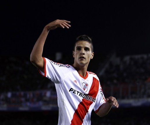 Muchos no se acuerdan, pero en medio de un momento donde la pelota quemaba enserio, Lamela siendo un pibito se puso la 10 de River y la rompió. Lamentablemente las lesiones mermaron su carrera y lo llevaron a un retiro temprano.

Para vos lo mejor siempre Coco