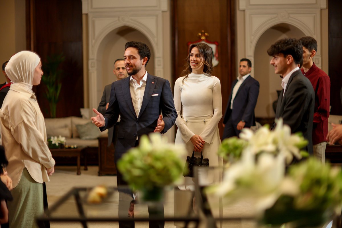 استقبل نائب جلالة الملك، سمو الأمير الحسين بن عبدالله الثاني ولي العهد، بحضور سمو الأميرة رجوة الحسين، في قصر بسمان الزاهر، أوائل الثانوية العامة من الطلبة النظاميين للسنة الدراسية 2024-2025، وهنأهم على تفوقهم 
#الأردن