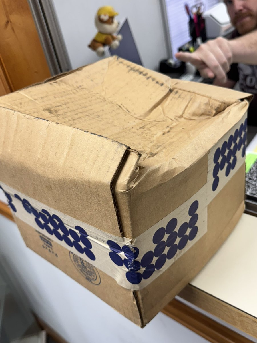 Erick_Messer's tweet photo. Hey @FedExHelp, you and I have some SERIOUS issues.

Is this seriously how you deliver your packages? A $1,400 camera lens with a fragile sticker? Are you joking???

And this is the THIRD TIME you’ve delivered a lens to me like this. Crushed and tossed. 

Completely unacceptable. https://t.co/cXvOYfsXl9