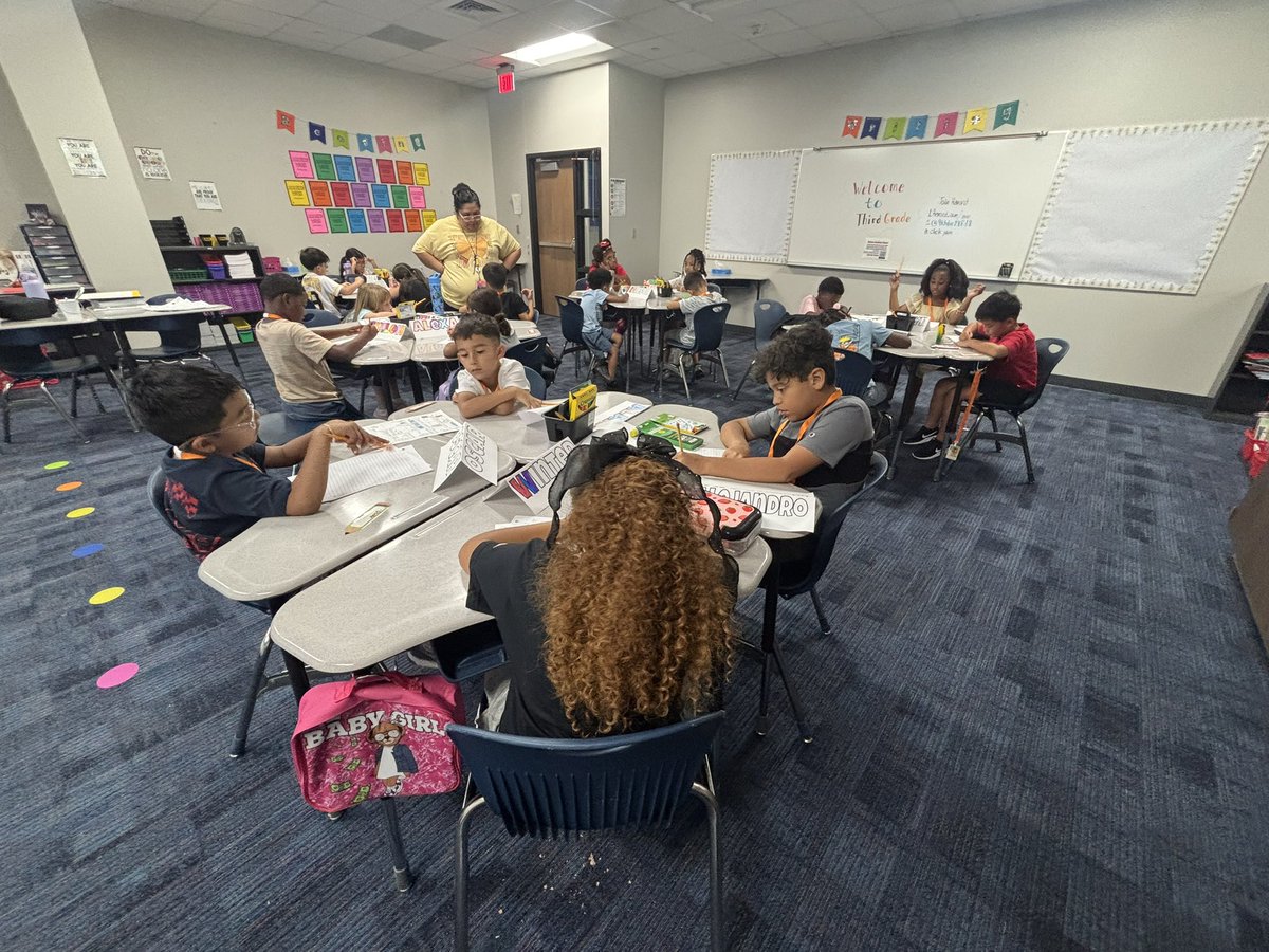 cdiazcfisd's tweet photo. 📝It’s POP time in Mrs. Lopez’s 3rd grade class on day two @cfisdowens @CFISD_ELAR2_5 @CyFairISD #WeAreOwens #OwensPRIDE #CFISDSpirit #PathtoAmazing #CFISDback2school https://t.co/K9KRHhXm1H