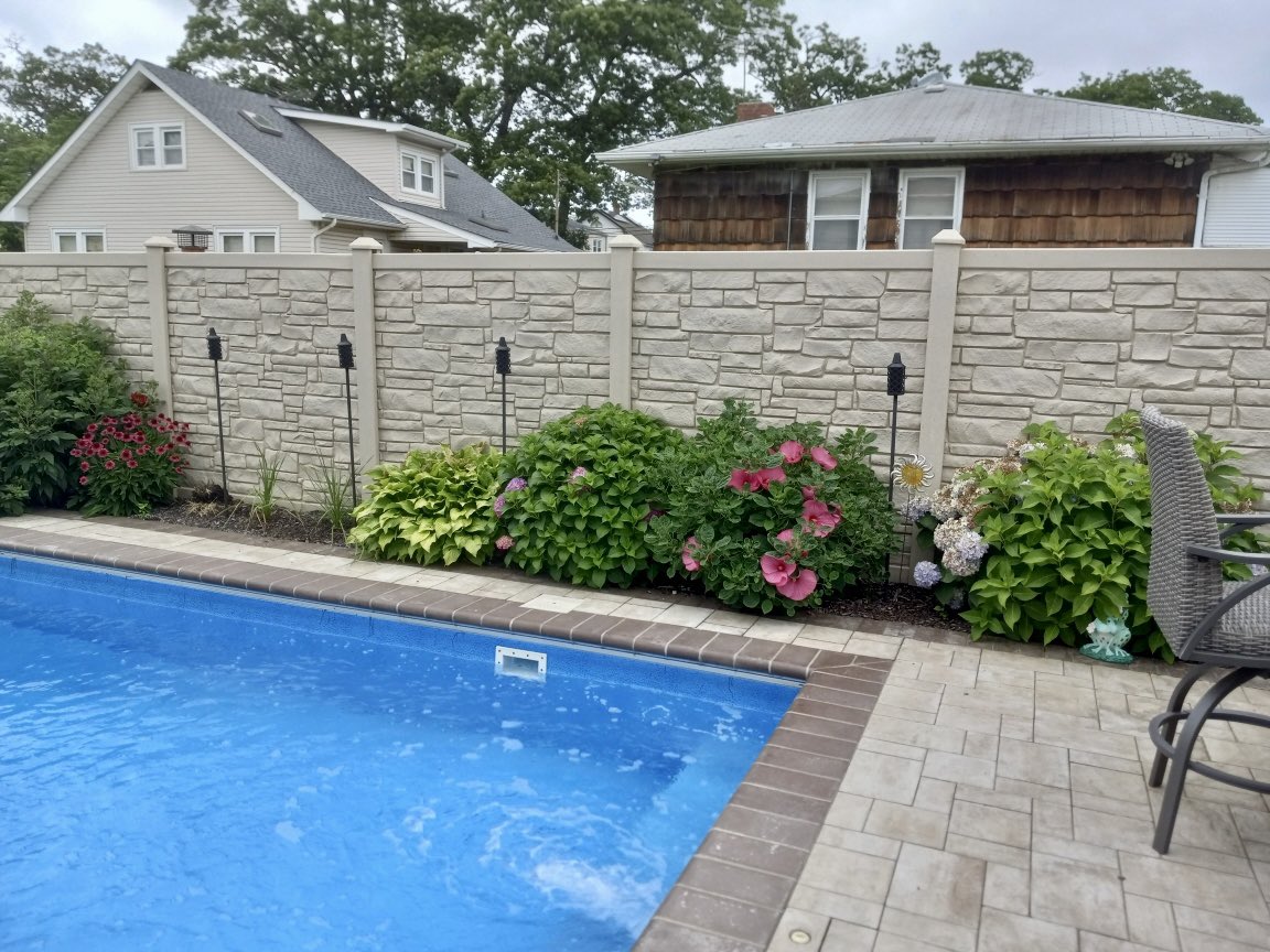 Liberty_Fence's tweet photo. Looks like stone, lasts like vinyl. Our latest #fenceinstallation in #QueensVillage brings timeless curb appeal with zero hassle.

#fenceideas #fencebuilding #fencebuilder #fenceinstaller #fenceinstall #poolfence #privacyfence #fencecontractor #fencecompany #QueensNYC #QueensNY https://t.co/2fEADK1bKI