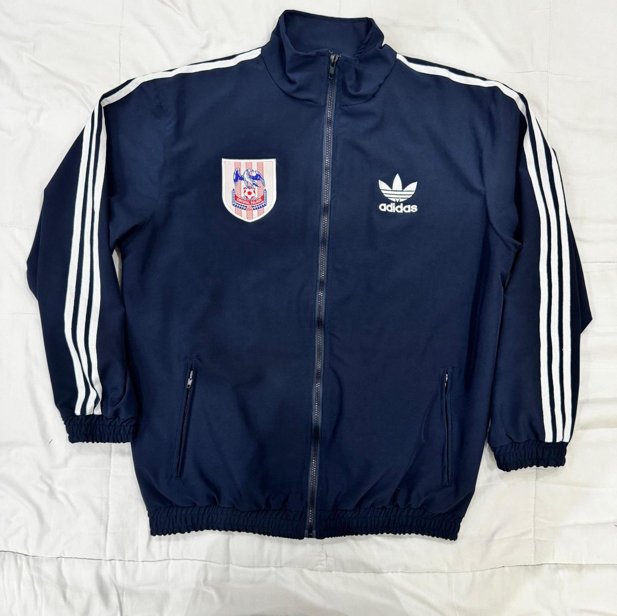 palaceretro1's tweet photo. ‼️AVAILABLE NOW‼️

Available now to order @ https://t.co/uGHGSqkQEF

Retro Palace Tracksuit  🔥 

Limited Edition - 50 available  

To win a random shirt from us free

• Repost 🔄

• Follow us ❤️

#CPFC 

@PalaceReport https://t.co/djDFkONTg8