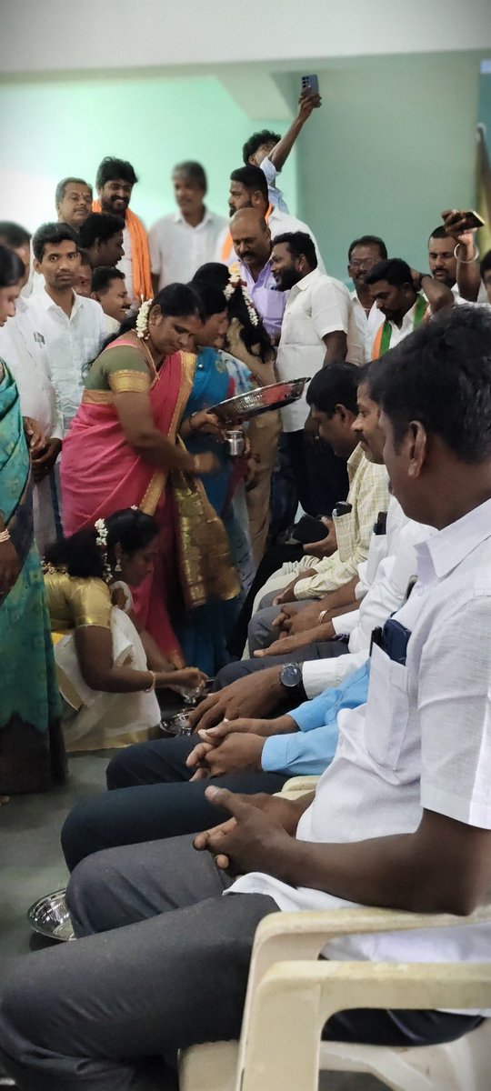 edappadihari's tweet photo. தேச பிரிவினை கொடூரங்கள் நினைவு தினம்,கருத்தரங்கம்
சேலம் மேற்கு மாவட்டத்தில் மாவட்டத் தலைவர் திரு மா.ஹரி ராமன் தலைமையில் நடைபெற்றது, சிறப்பு அழைப்பாளர் திரு. வீர திருநாவுக்கரசு அவர்கள், மாநிலத் தலைவர் ÒBC  அணி சிறப்புரையாற்றினார் தாமரைச் சொந்தங்கள் பெருவாரியாக கலந்து கொண்டனர். https://t.co/YhEGG6rows