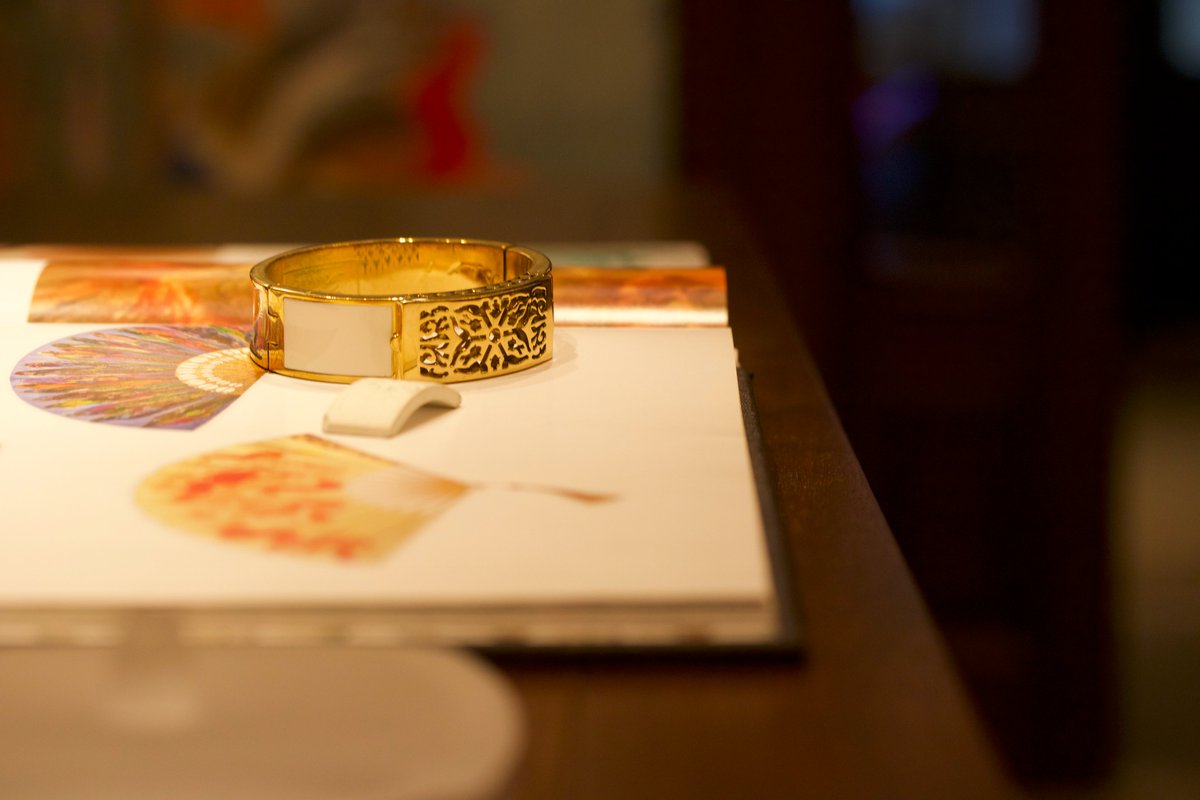 ThompsonFerrier's tweet photo. True elegance doesn’t speak—it resonates. It’s in the way fragrance fills a room, the way light dances on glass, and how every detail invites you to linger.
How do you define elegance in your home?
#IdentityInDesign #FragrancePresence #ThompsonFerrier_NYC #QuietLuxury https://t.co/micoJ9hLcm