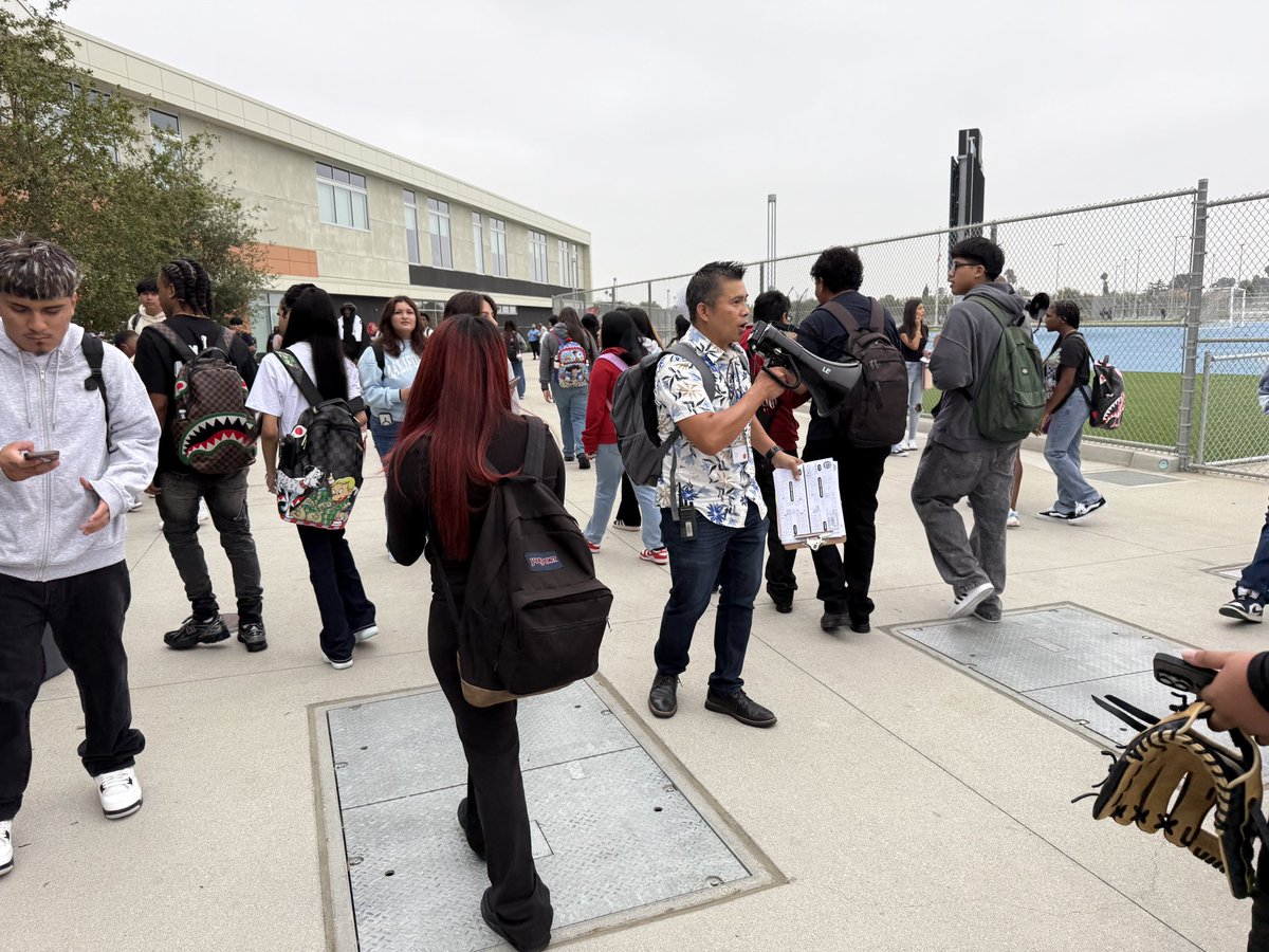 ComptonUnified's tweet photo. ๐๐ A Historic Day in Compton! ๐ซโจ
Today Compton Unified made HISTORY โ with the very first day of school at the brand-new $200 MILLION Compton High School! ๐ Nearly 2,000 @MightyTarbabes arrived ON TIME and ready to learn! ๐๐ค
#ComptonUnified #ComptonHighSchool #Elevate https://t.co/g60D9y97Ho