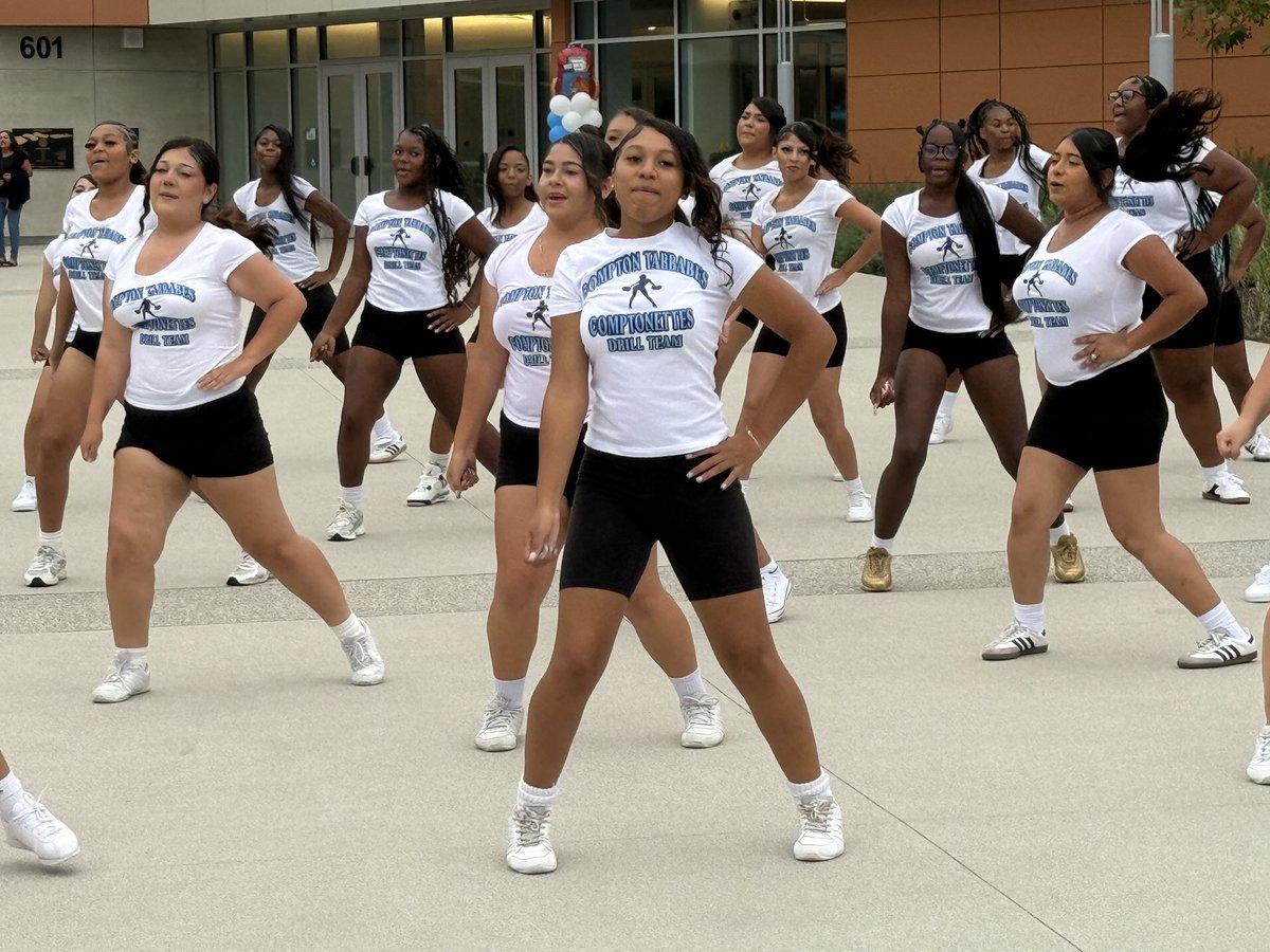 ComptonUnified's tweet photo. ๐๐ A Historic Day in Compton! ๐ซโจ
Today Compton Unified made HISTORY โ with the very first day of school at the brand-new $200 MILLION Compton High School! ๐ Nearly 2,000 @MightyTarbabes arrived ON TIME and ready to learn! ๐๐ค
#ComptonUnified #ComptonHighSchool #Elevate https://t.co/g60D9y97Ho