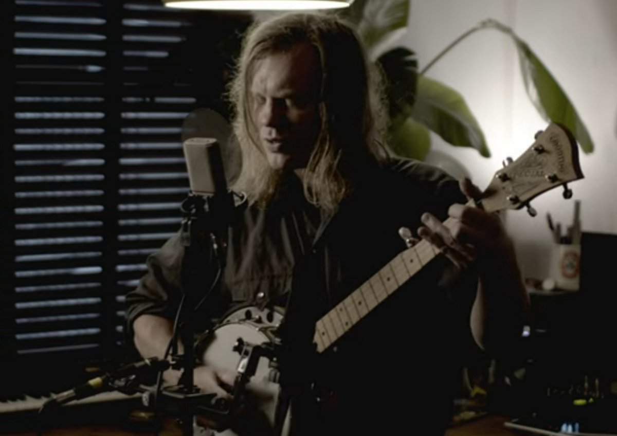 hund_hotel's tweet photo. New video - Russell Joslin - 'Queen of Queens'

Just gorgeous, check it out here⏬

https://t.co/n62t7jcUrB via @YouTube

Exciting news coming soon! 

@russellEjoslin #russelljoslin #indieartist #folkrock https://t.co/1MLU6gc32k