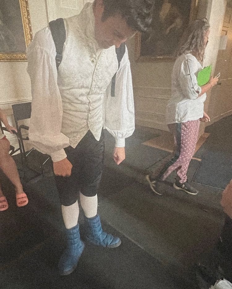 _thompsoncloud's tweet image. 🦢
•
•
•
•
•
•
#lukethompson #alittlelife #benedictbridgerton #bridgerton 
#fanpage