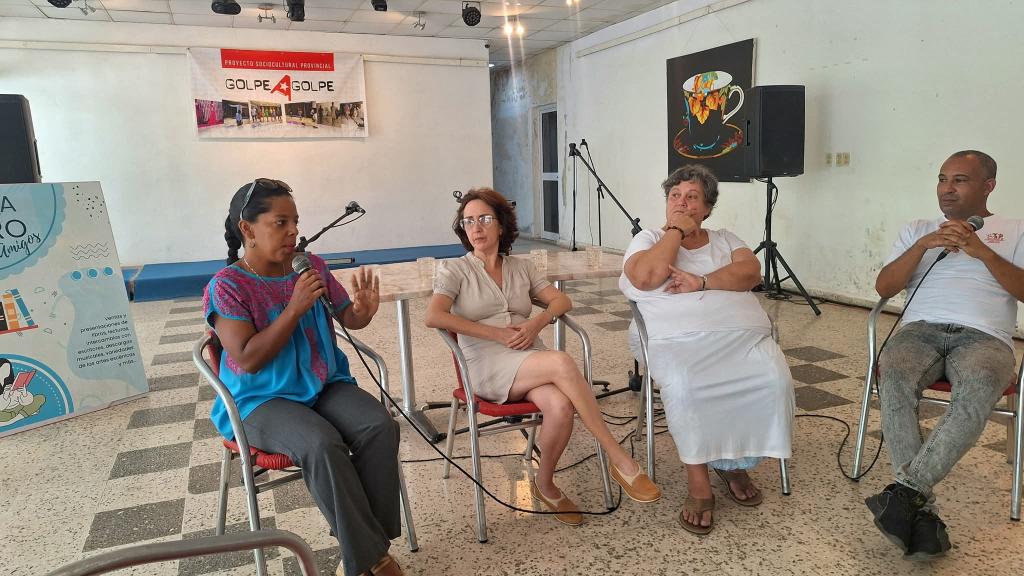 CPLL Camagüey (@librocamaguey) on Twitter photo 📚 Instantáneas del panel de la Feria de Libros Viejos amigos con los escritores María Antonia Borroto, Niurkis Pérez, Maikel Sardaña y Evelyn Queipo en diálogo sobre las características actuales del mercado de libros para niños en #Cuba y sus aspiraciones futuras.
#Camagüey 📚 Instantáneas del panel de la Feria de Libros Viejos amigos con los escritores María Antonia Borroto, Niurkis Pérez, Maikel Sardaña y Evelyn Queipo en diálogo sobre las características actuales del mercado de libros para niños en #Cuba y sus aspiraciones futuras.
#Camagüey