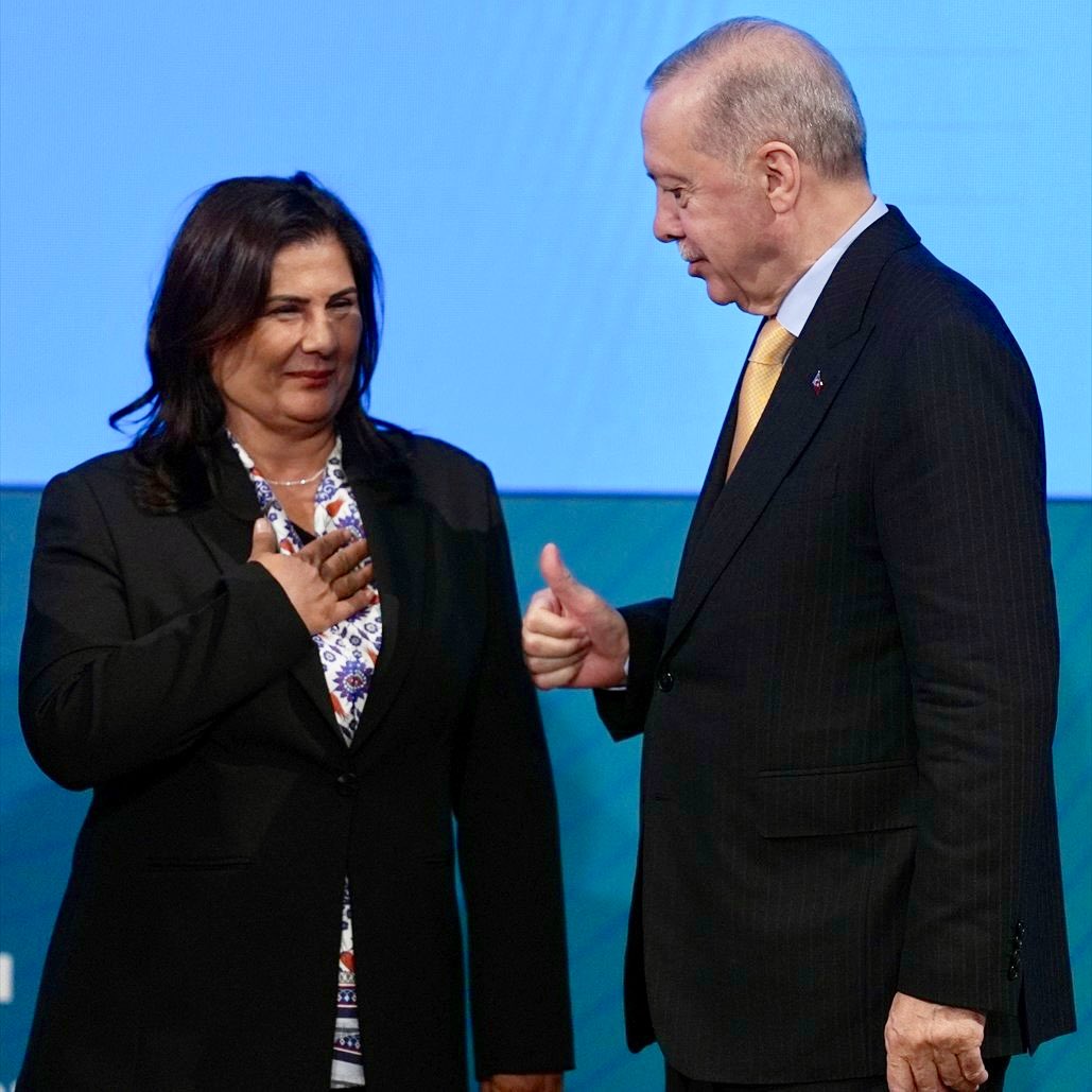 “Demokrasi, halkın iradesi kadar seçilmişlerin iradesini de korumaktır.”

Bir belediye başkanının ya da milletvekilinin parti değiştirmesi, siyasi hayatın doğasında vardır. Bu tercih, hoşumuza gitmese dahi, demokratik özgürlükler çerçevesinde değerlendirilmelidir; iradesine