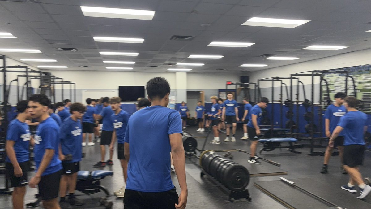 FCIngleside's tweet photo. Weight room work for us today!!! #VictoryVision #Stampede https://t.co/Ra4cxuutn1