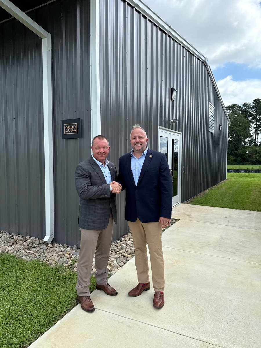 RepRussellFry's tweet image. In an emergency, seconds count.

With @FirstNet and @ATT’s 5G expansion in Marion County, our first responders will have faster, stronger, and more reliable communications—helping save lives and keep us safe.

This is a big win for SC public safety. Let’s keep building on this…