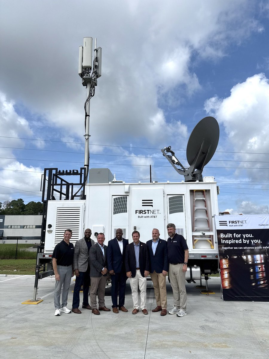 RepRussellFry's tweet image. In an emergency, seconds count.

With @FirstNet and @ATT’s 5G expansion in Marion County, our first responders will have faster, stronger, and more reliable communications—helping save lives and keep us safe.

This is a big win for SC public safety. Let’s keep building on this…