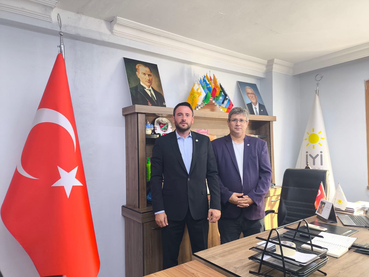 İlyas KANCIOĞLU (@ilyaskancioglu) on Twitter photo Bugün 3. Bölge Teşkilat Başkanımız Mesut Dursun’la Silivri İlçe Başkanlığımızı ziyaret ettik. Bu çok güzel ev sahipliği için başta İlçe Başkanımız Mert Erişken olmak üzere tüm ilçe teşkilatımıza teşekkür ediyorum.
<a href="/MDervisogluTR/">Müsavat Dervişoğlu</a> Bugün 3. Bölge Teşkilat Başkanımız Mesut Dursun’la Silivri İlçe Başkanlığımızı ziyaret ettik. Bu çok güzel ev sahipliği için başta İlçe Başkanımız Mert Erişken olmak üzere tüm ilçe teşkilatımıza teşekkür ediyorum.
<a href="/MDervisogluTR/">Müsavat Dervişoğlu</a>